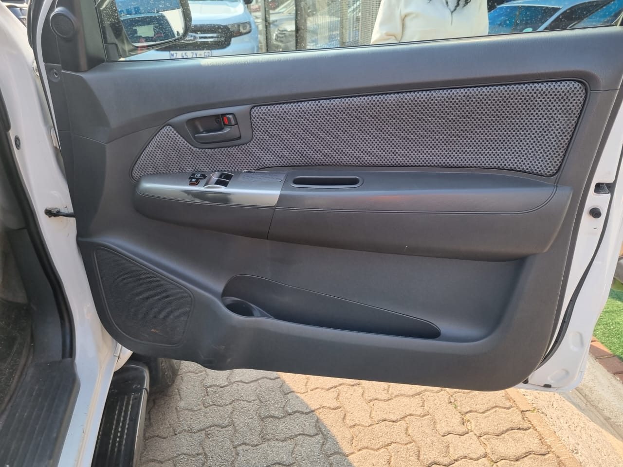 
								2014 Toyota Hilux 3.0 D-4D 4×4 Extra Cab Manual For Sale – R260,000 full									