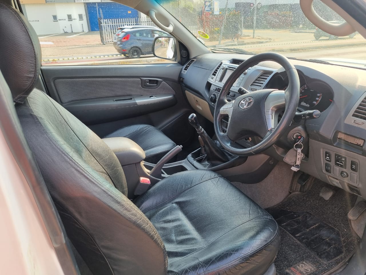 
								2014 Toyota Hilux 3.0 D-4D 4×4 Extra Cab Manual For Sale – R260,000 full									