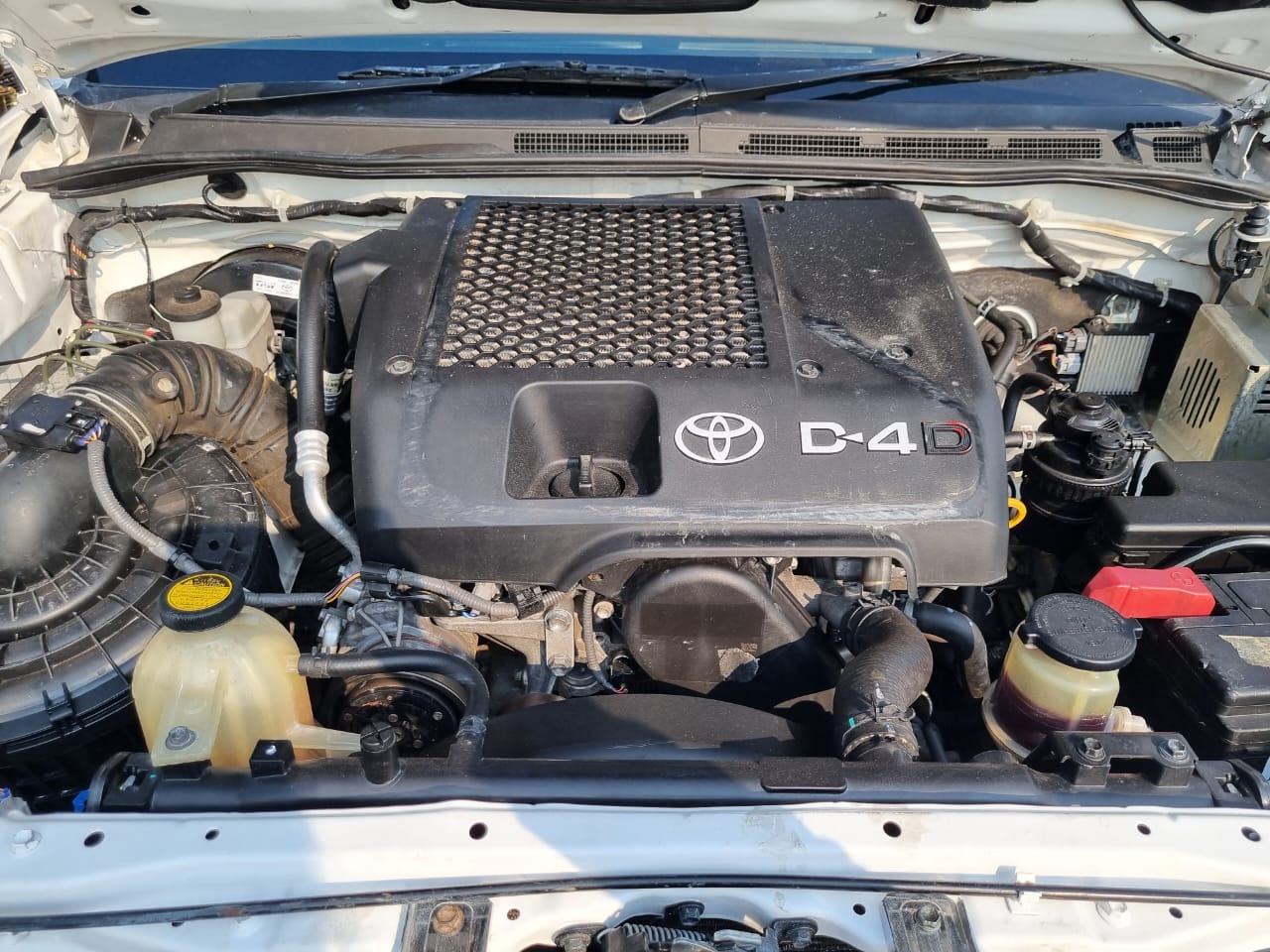 
								2014 Toyota Hilux 3.0 D-4D 4×4 Extra Cab Manual For Sale – R260,000 full									