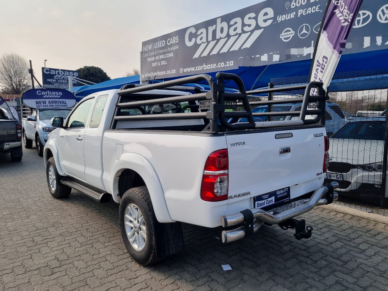 
								2014 Toyota Hilux 3.0 D-4D 4×4 Extra Cab Manual For Sale – R260,000 full									