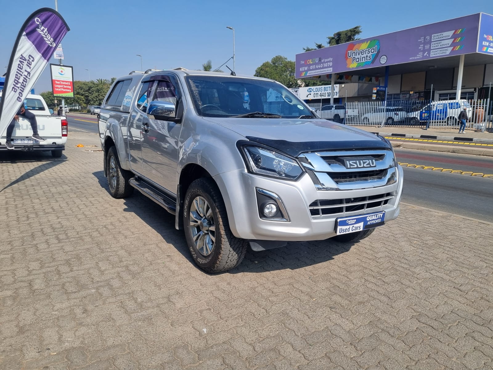
								2015 Isuzu KB300 D-TEQ LX Extra Cab Automatic For Sale – R270,000 full									