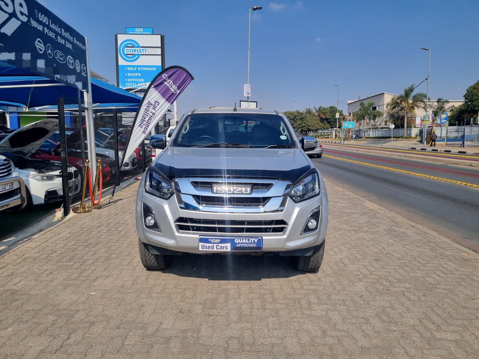 
								2015 Isuzu KB300 D-TEQ LX Extra Cab Automatic For Sale – R270,000 full									