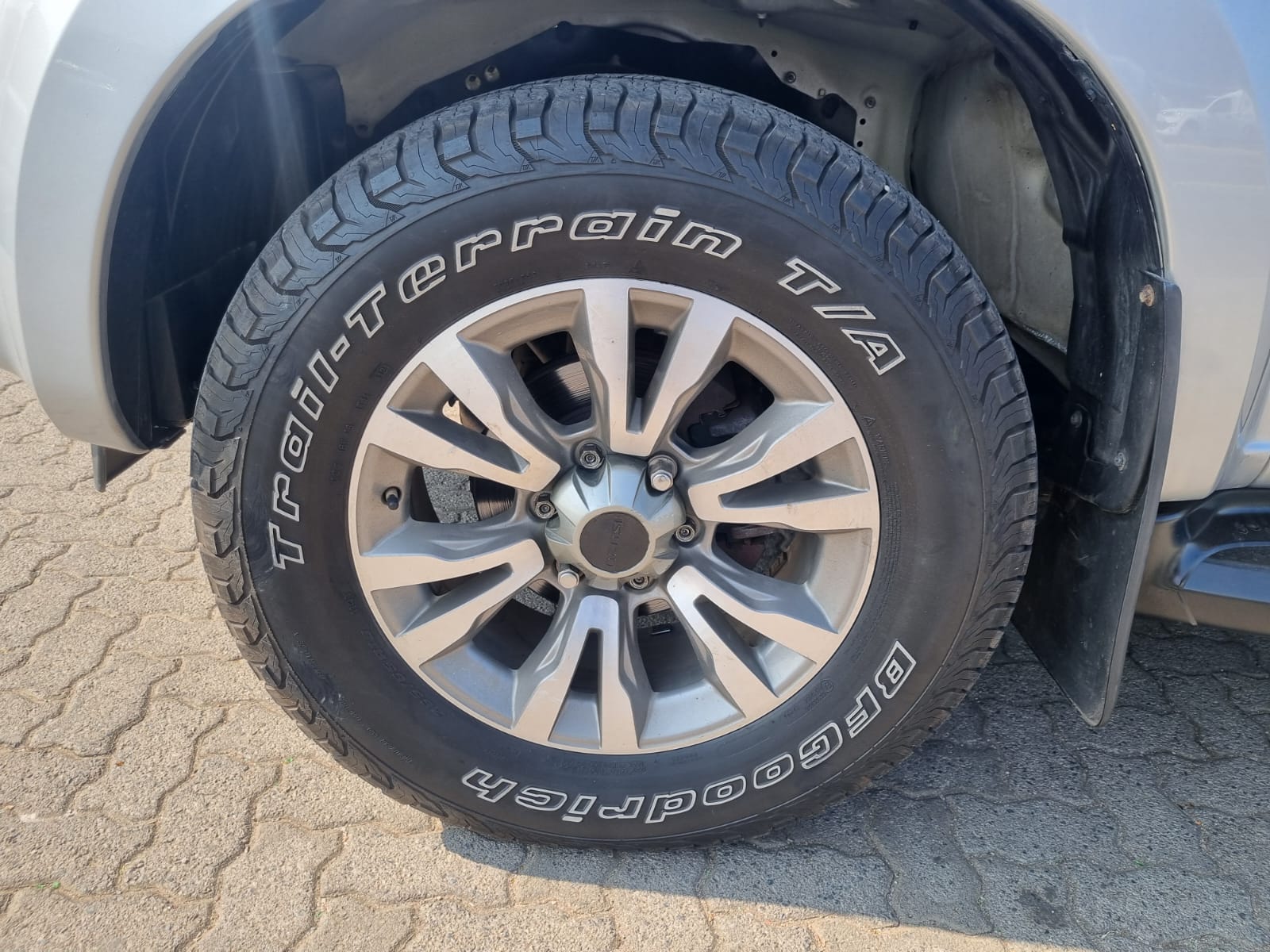 
								2015 Isuzu KB300 D-TEQ LX Extra Cab Automatic For Sale – R270,000 full									