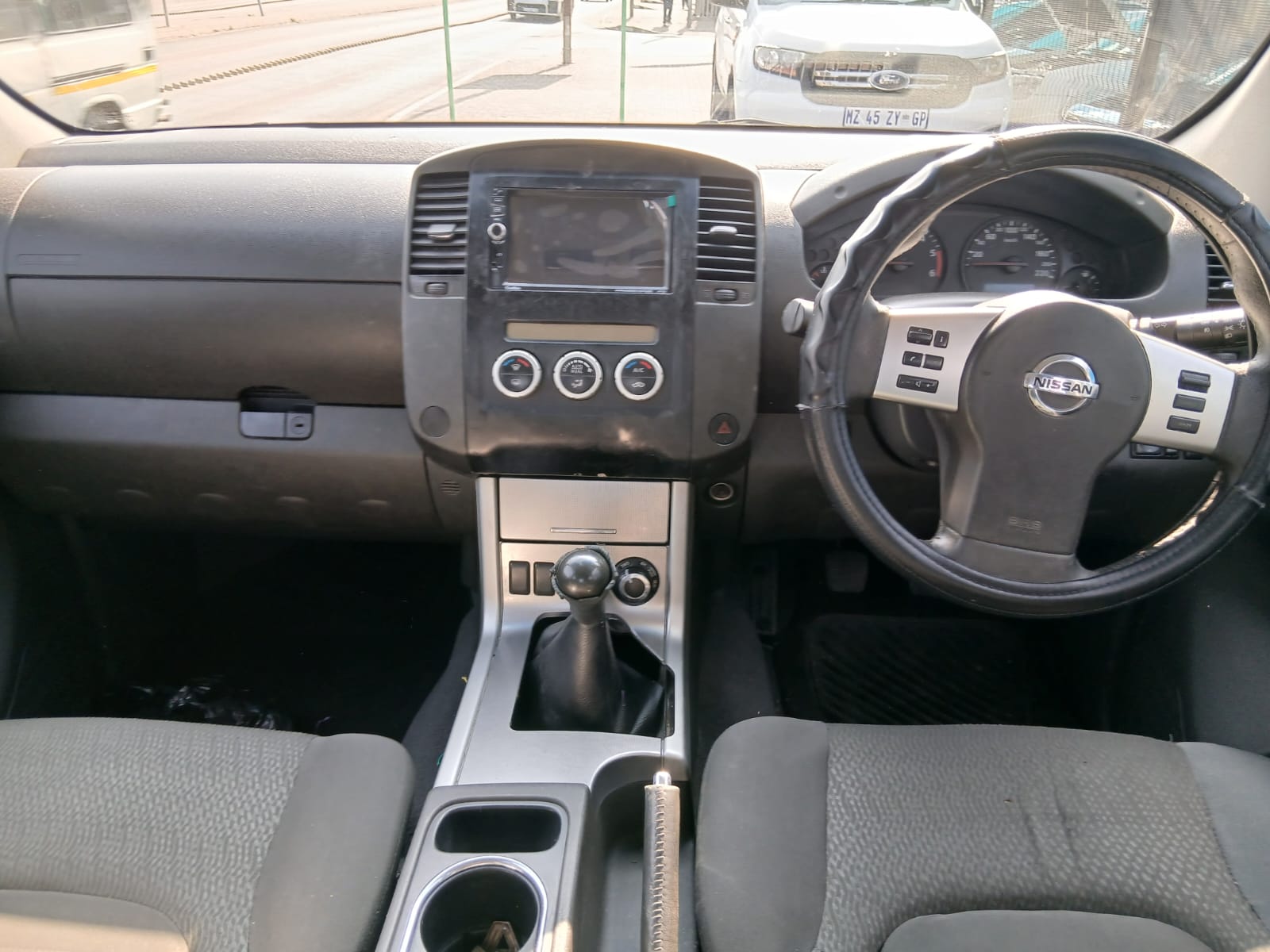 
								2014 Nissan Navara 2.5 dCi Double Cab 4×4 Manual For Sale – R150,000 full									