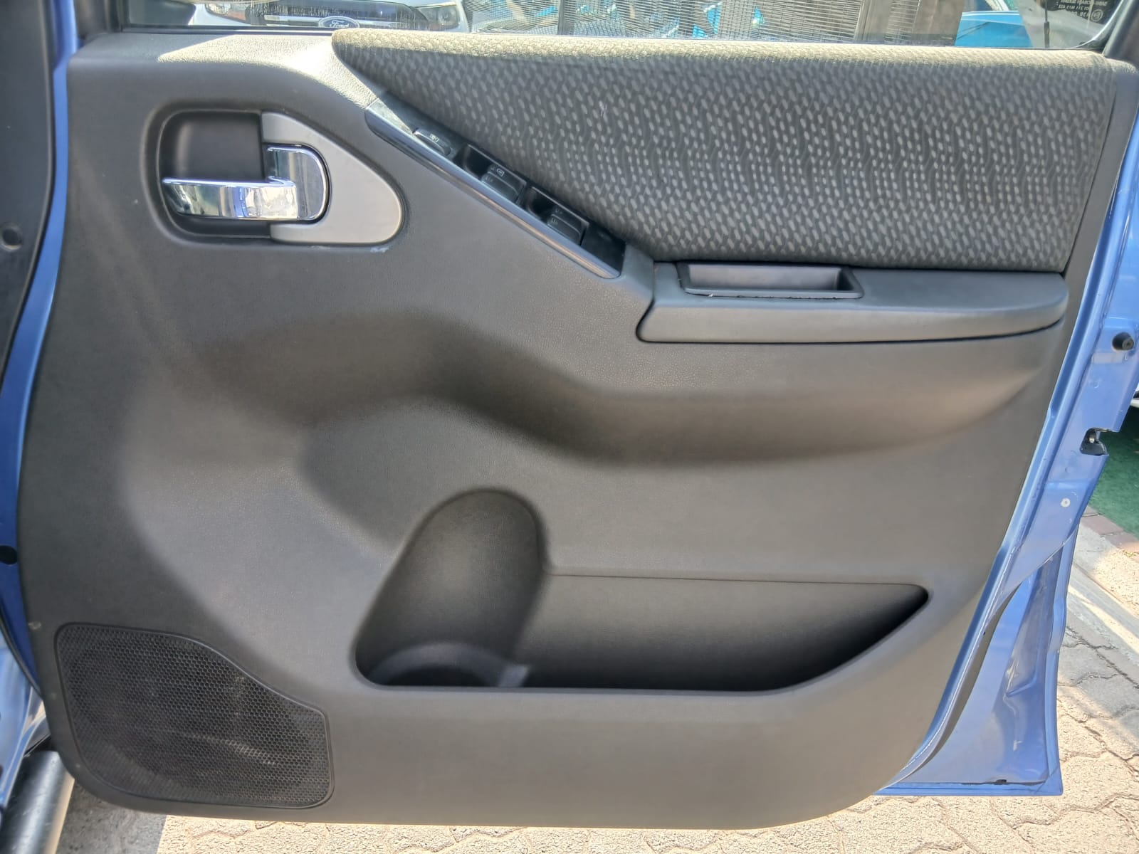 
								2014 Nissan Navara 2.5 dCi Double Cab 4×4 Manual For Sale – R150,000 full									