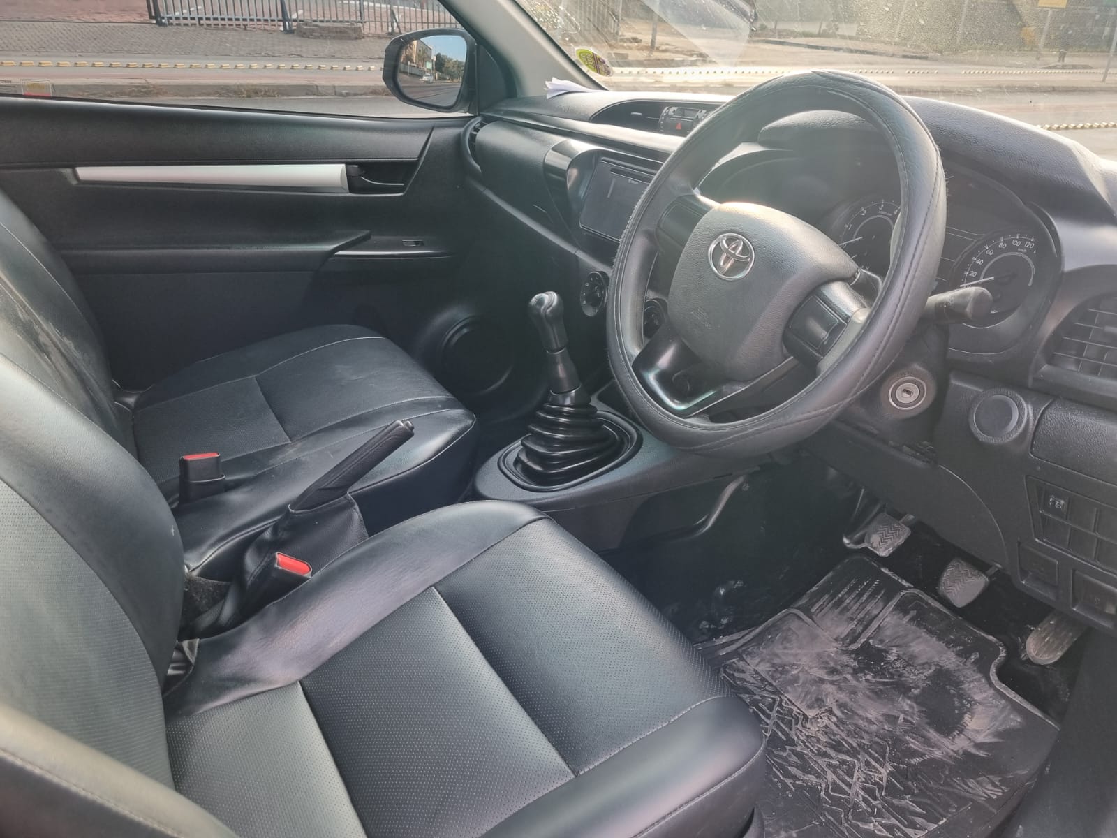 
								2023 Toyota Hilux 2.4 GD Single Cab Manual For Sale – R258,000 full									