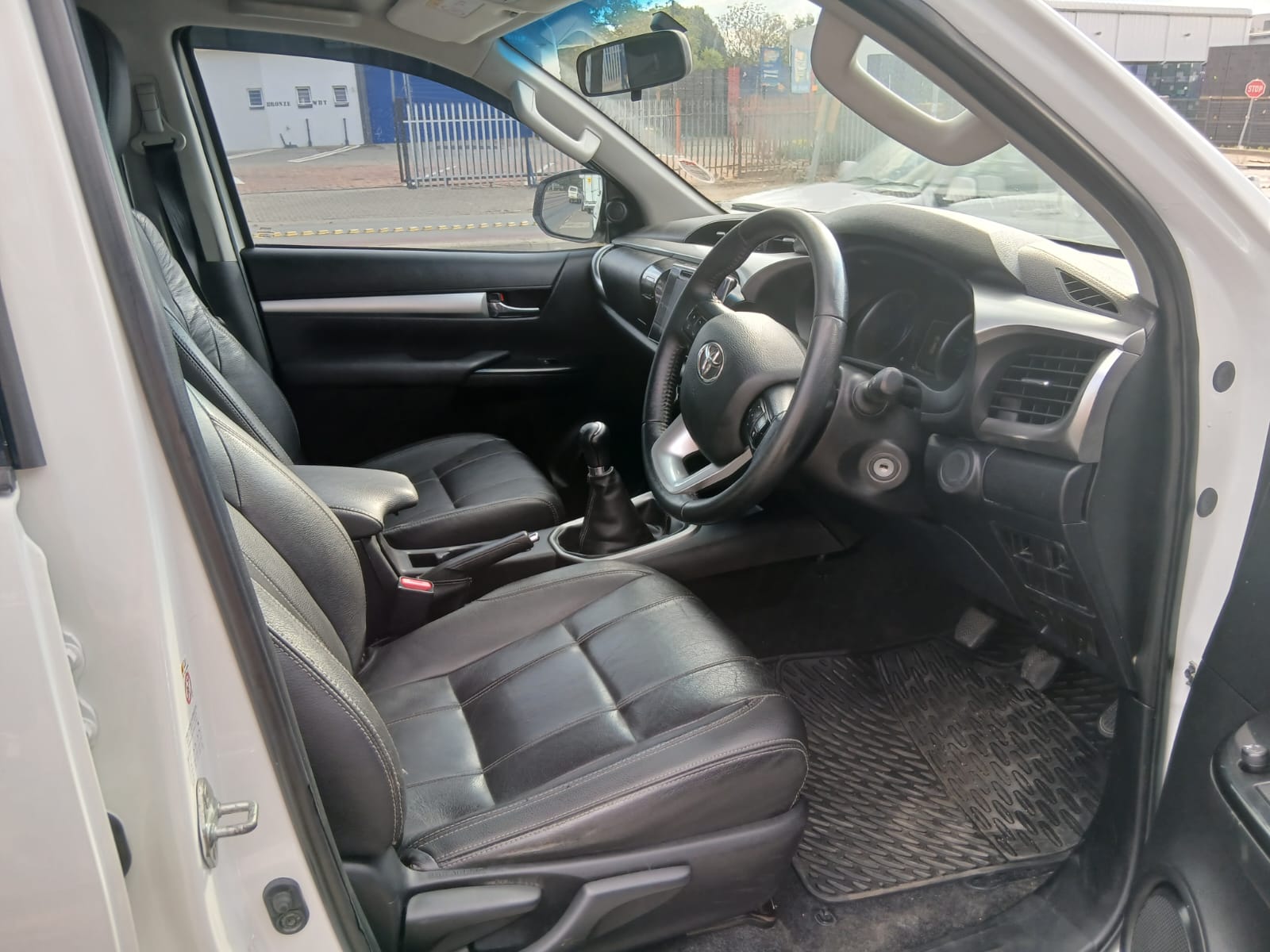
								2016 Toyota Hilux 2.8 GD-6 Raider 4×4 Double Cab Manual For Sale – R350,000 full									