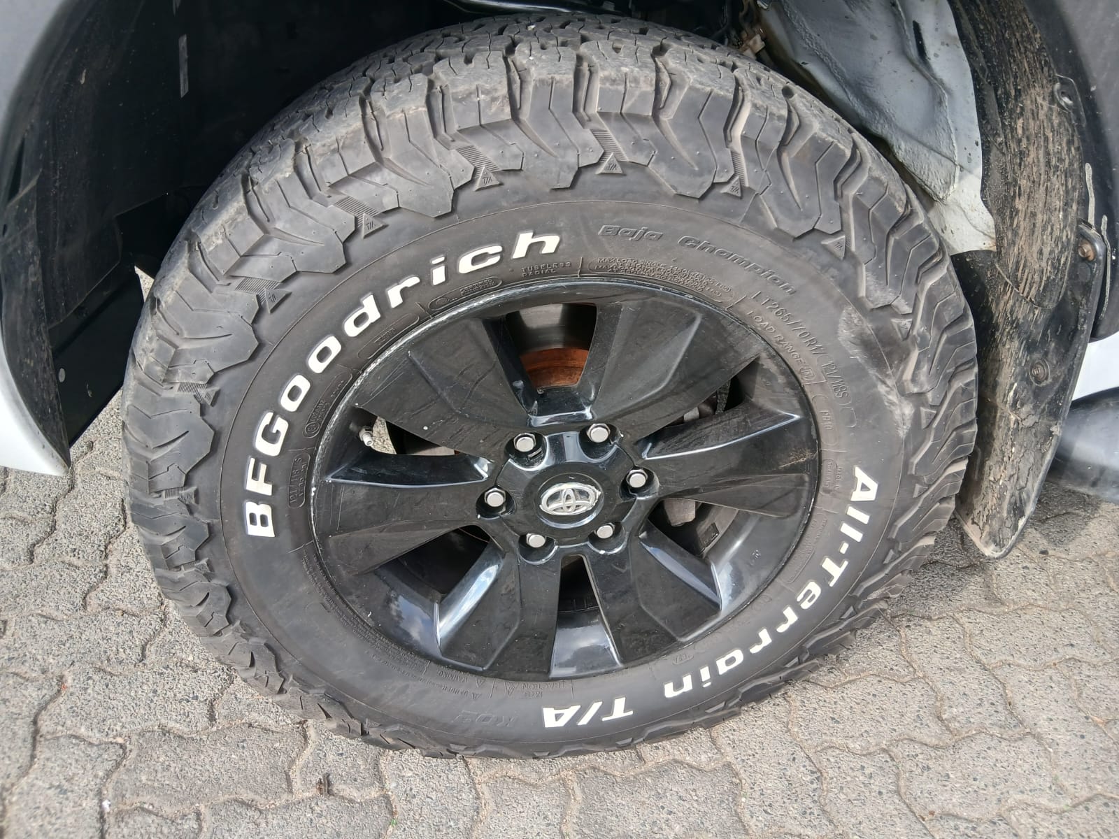 
								2016 Toyota Hilux 2.8 GD-6 Raider 4×4 Double Cab Manual For Sale – R350,000 full									