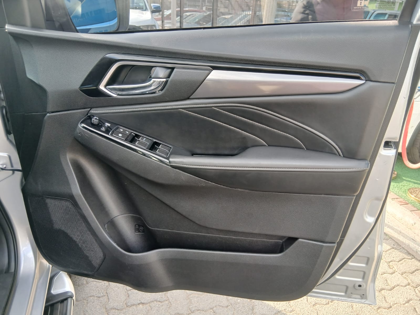 
								2023 Isuzu MU-X 3.0 TD LS 4×4 Automatic For Sale – R530,000 full									