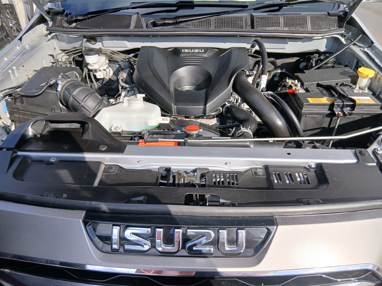
								2023 Isuzu MU-X 3.0 TD LS 4×4 Automatic For Sale – R530,000 full									