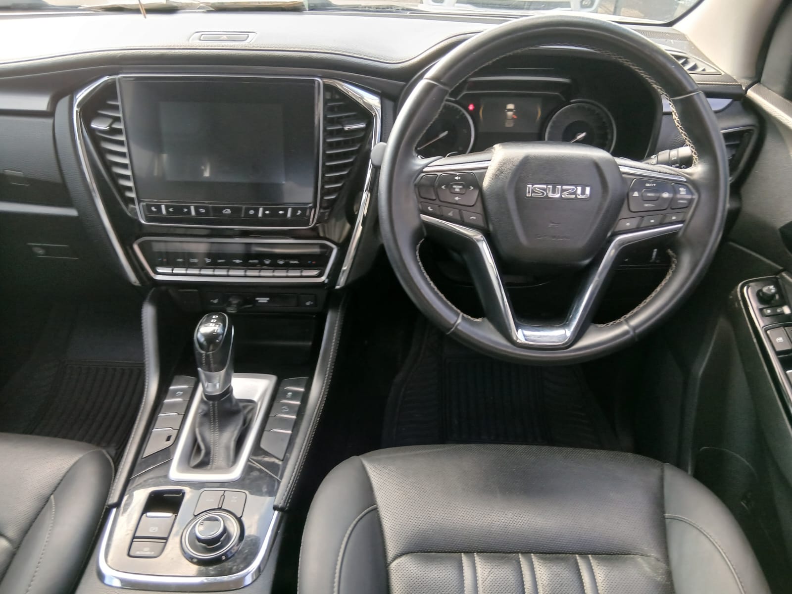 
								2023 Isuzu MU-X 3.0 TD LS 4×4 Automatic For Sale – R530,000 full									