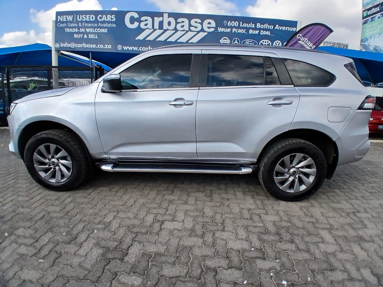 
								2023 Isuzu MU-X 3.0 TD LS 4×4 Automatic For Sale – R530,000 full									