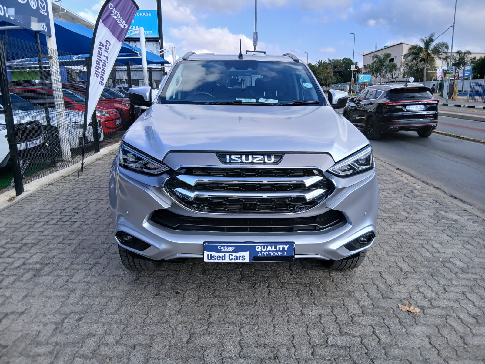 
								2023 Isuzu MU-X 3.0 TD LS 4×4 Automatic For Sale – R530,000 full									